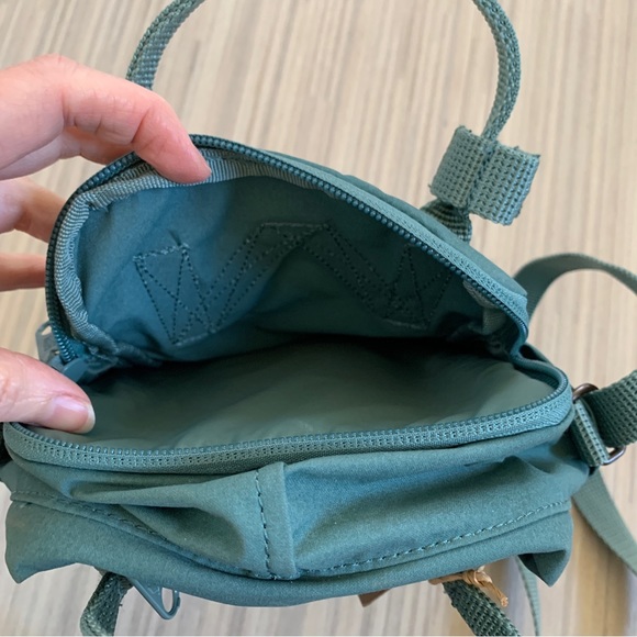 Fjallraven Kanken Sling in Frost Green NWT - Picture 5 of 7